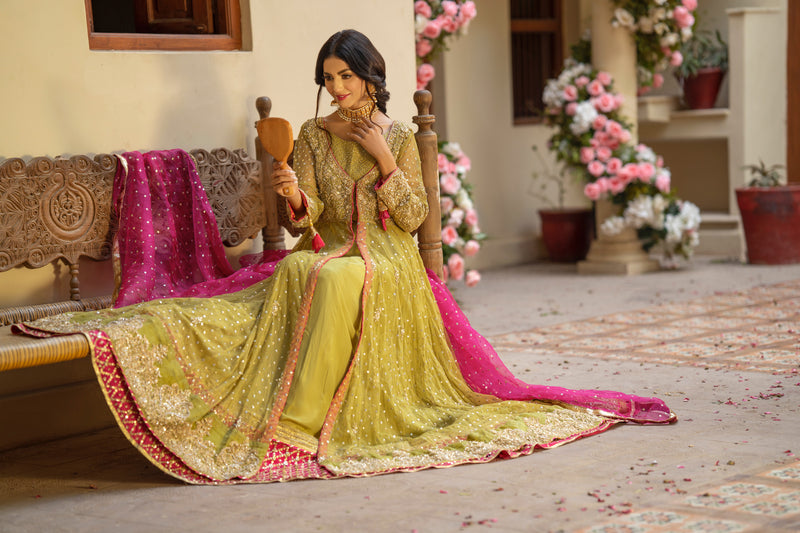 Mehndi outfits for brides on sale 2019