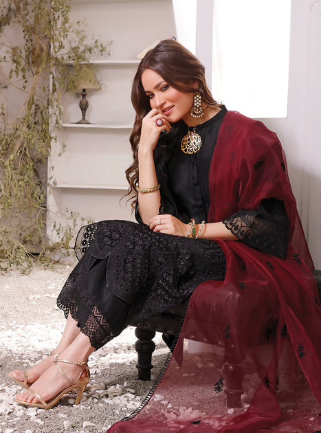 Black dress with red dupatta sale