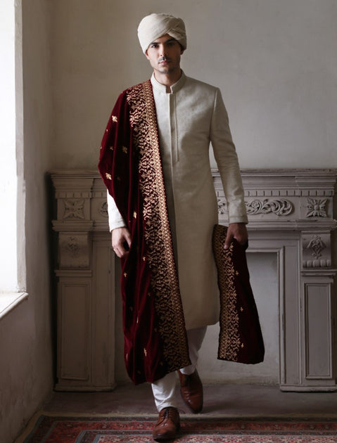 Maroon hot sale colour sherwani