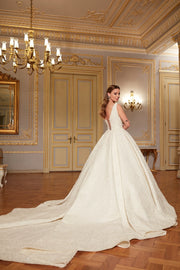 Elegant Off-White Princess Wedding Dress in Bridal Gown Style