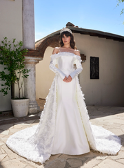 Elegant Off Shoulder Bridal Gown with Luxury Detachable Train