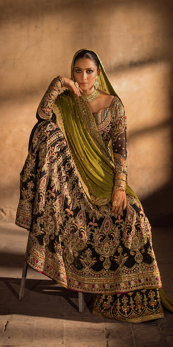 Elegant Pakistani Wedding Dress in Pishwas and Trousers Style