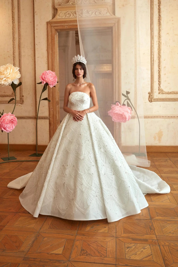 Latest Embroidered Princess Ball Gown Off-White Wedding Dress