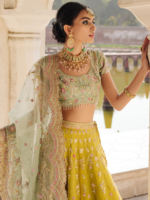 Latest Indian Wedding Dress in Choli Dupatta and Lehenga Style