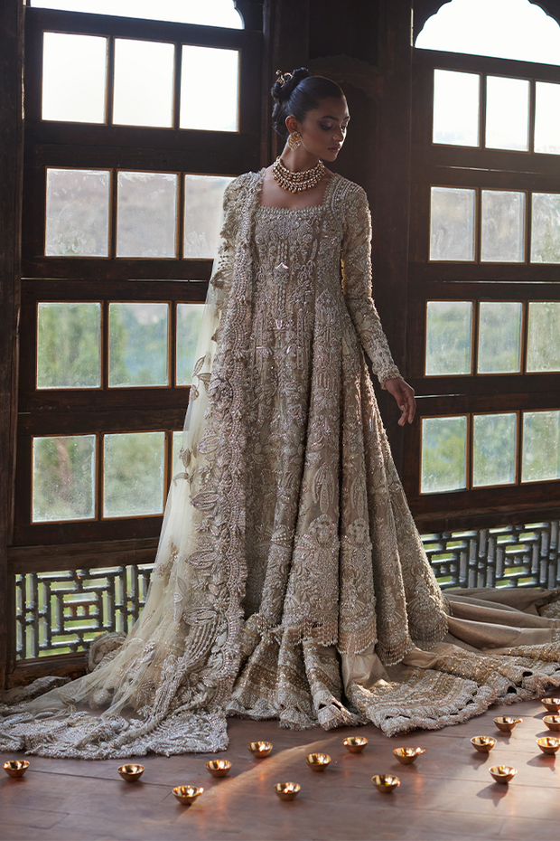 Pakistani Bridal Dress in Pishwas and Lehenga Style Online