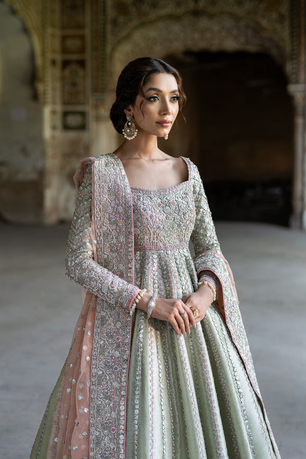 Pakistani Bridal Dress in Pishwas and Lehenga Style Online