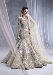 Pakistani Bridal Dress in Wedding Gown Dupatta Style Online