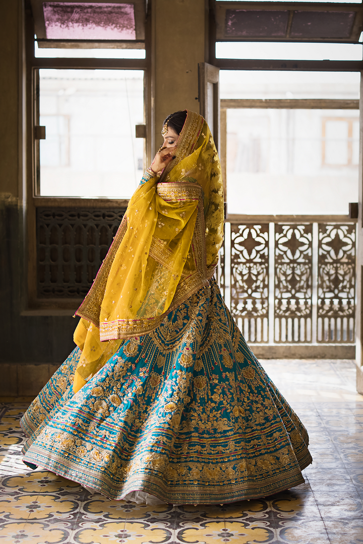 Traditional Pishwas And Dupatta Pakistani Bridal Dress Nameera By Farooq 7038