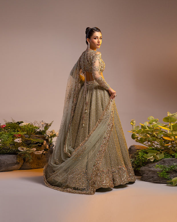 Royal Indian Bridal Dress in Wedding Lehenga and Choli Style