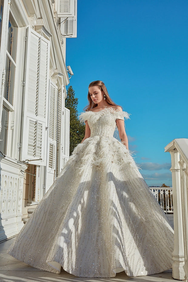 White Off-Shoulder Luxurious Wedding Gown for Bride