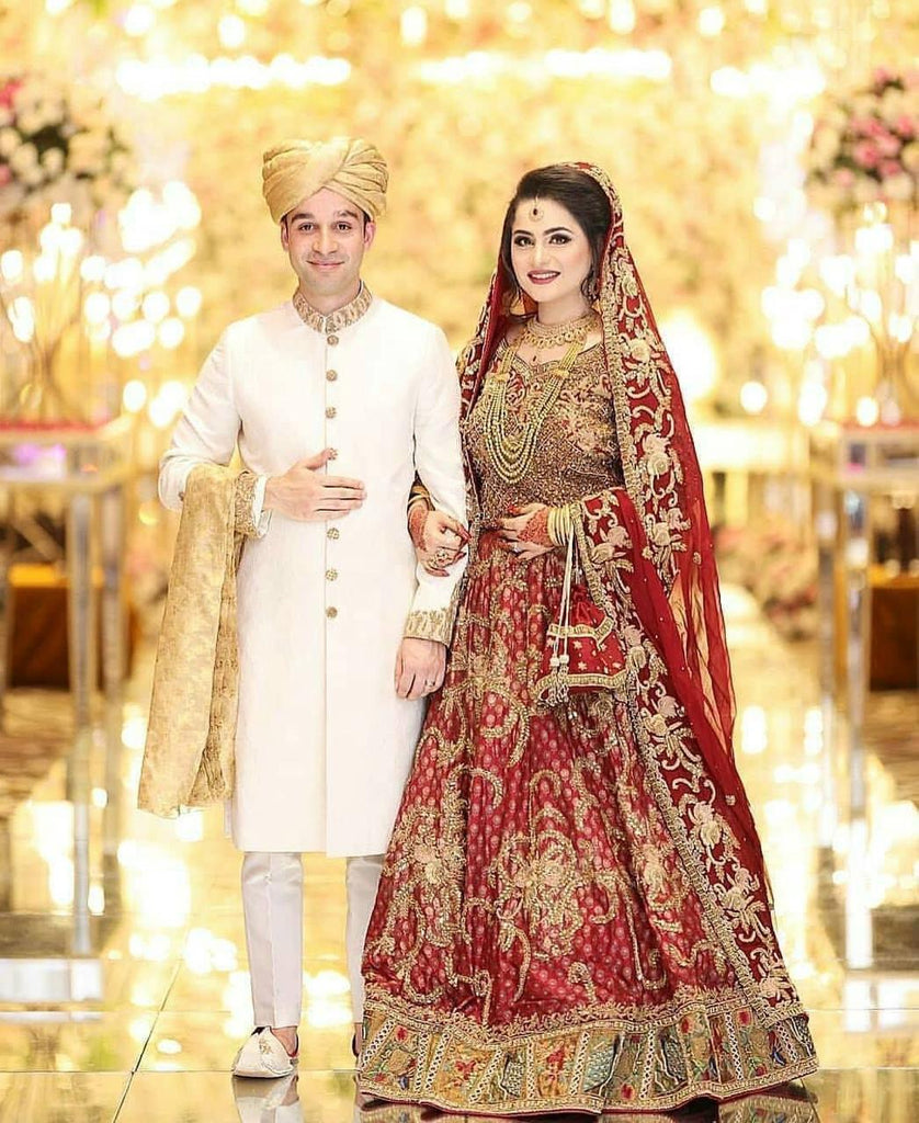 This Sabyasachi Bride Looked Royal In A Red Lehenga, Her Wedding Jewellery  Is Steal-Worthy