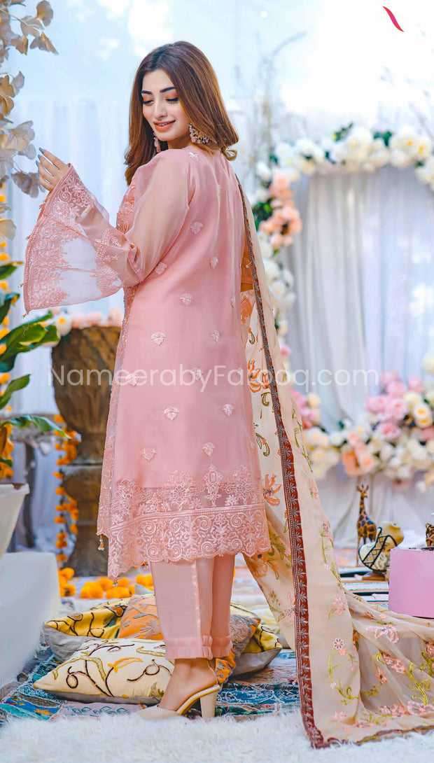 Pakistani Suits Online | Pakistani Dresses Online Shopping