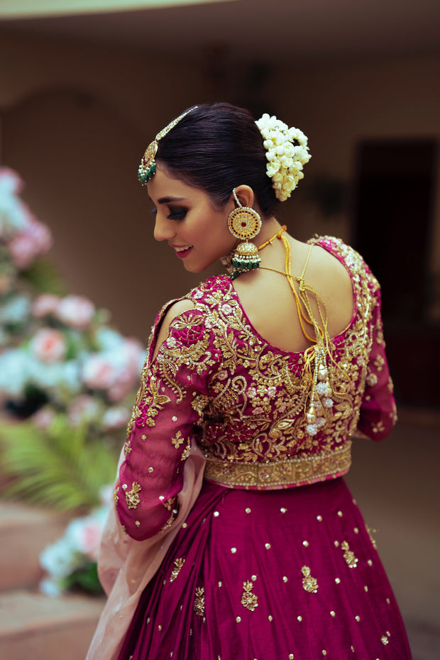 Hairstyles: Hairstyle for bride, Hairstyle on saree, lehenga, suit, wedding  dresses | TimesNow Marathi