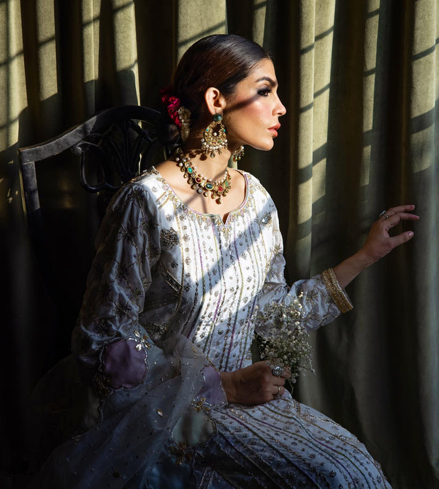 12 Stylish Fashion Looks of Pakistani Women  DESIblitz