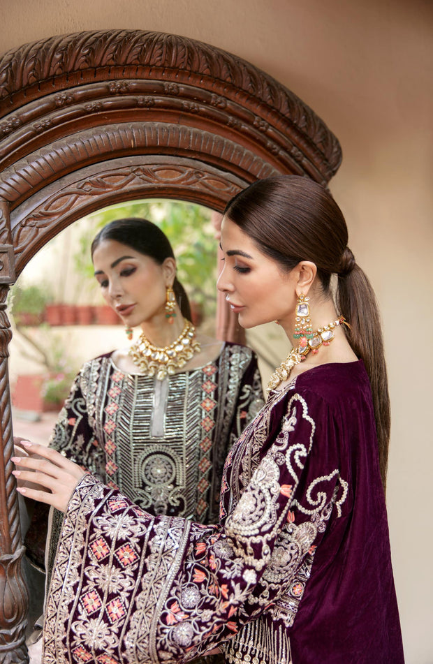 New Velvet Frocks Designs in Pakistan (2022 Collection)  Velvet evening  gown, Velvet dress designs, Frock for women